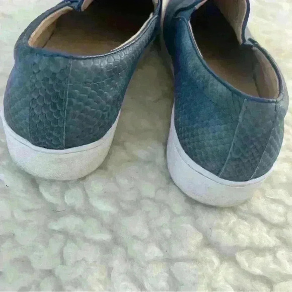 Vionic Midi Blue Faux Snake Slip On Deck Shoes. - Picture 2 of 7